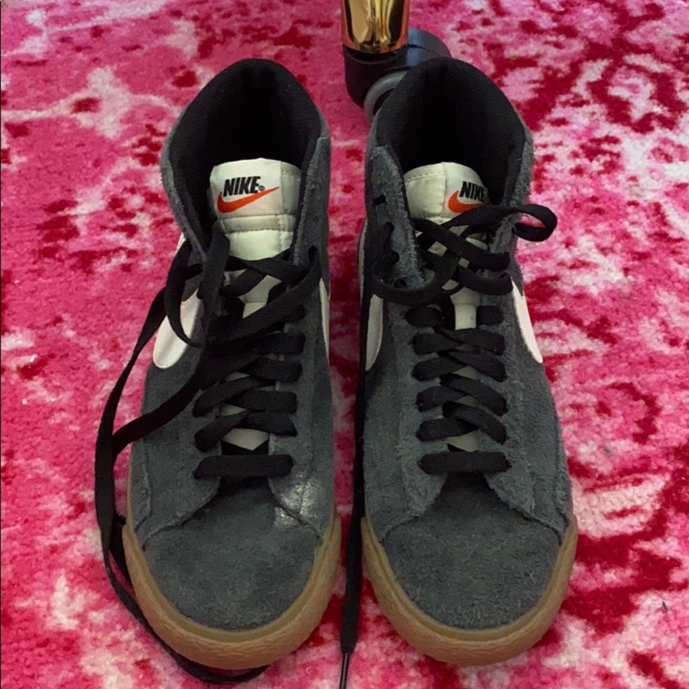 Nike high stops